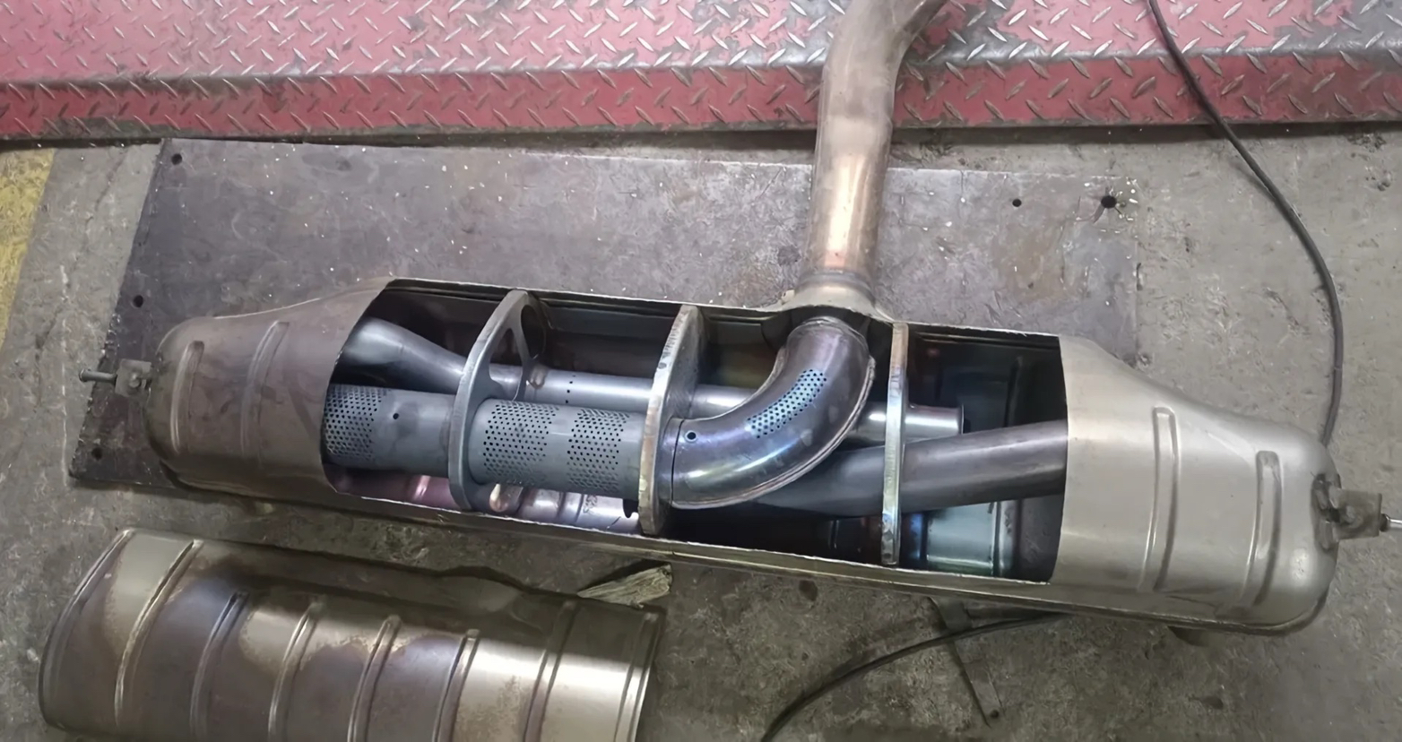 🔧 排气改装科普：为什么管径不是越大越好？