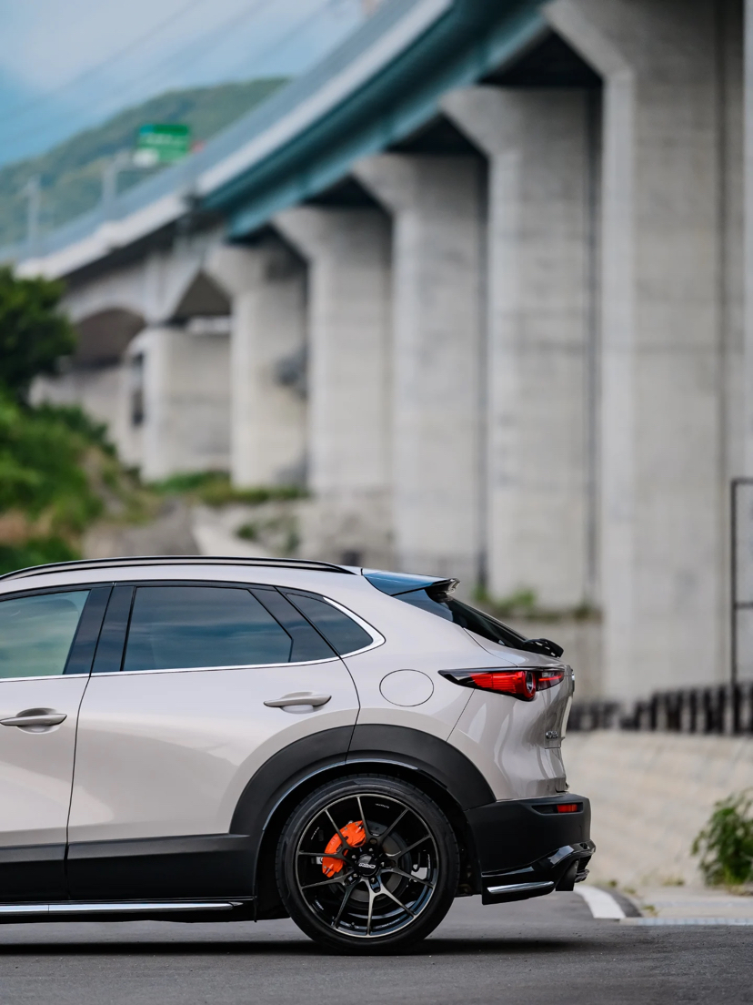 这台马自达cx-30的颜色好看