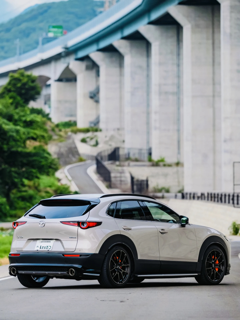 这台马自达cx-30的颜色好看