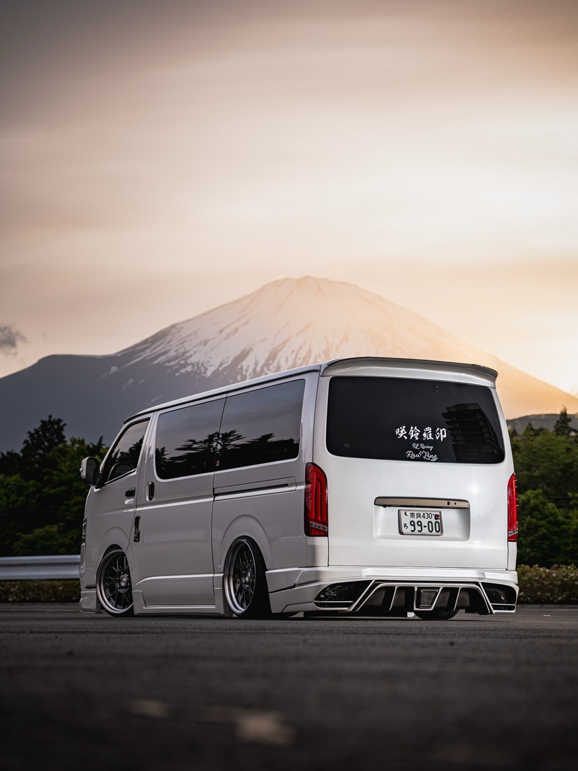 这台mpv改的帅啊 丰田hiace