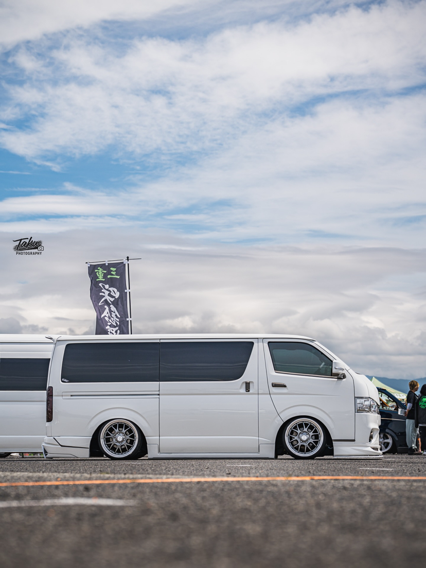 这台mpv改的帅啊 丰田hiace