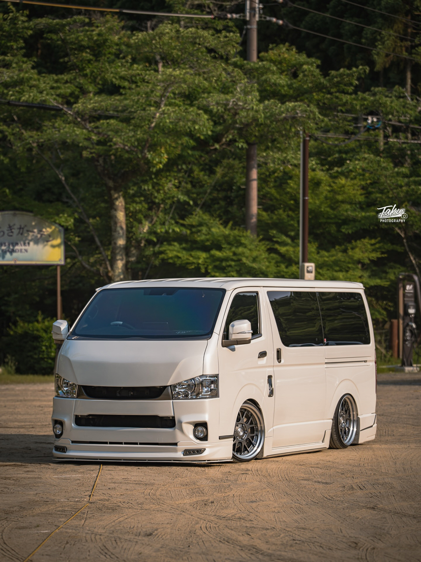 这台mpv改的帅啊 丰田hiace